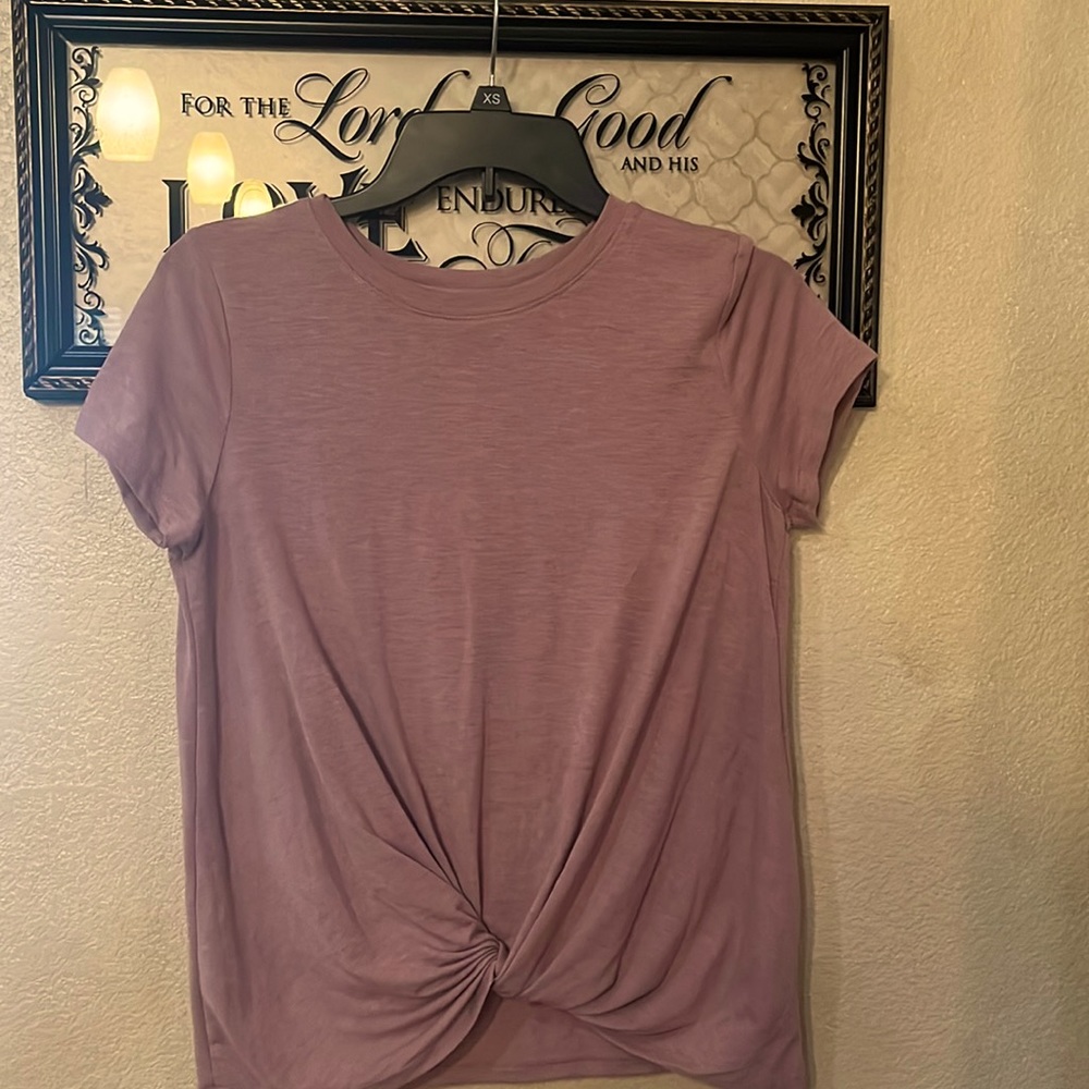Nice top in size small , short sleeves , mauve color